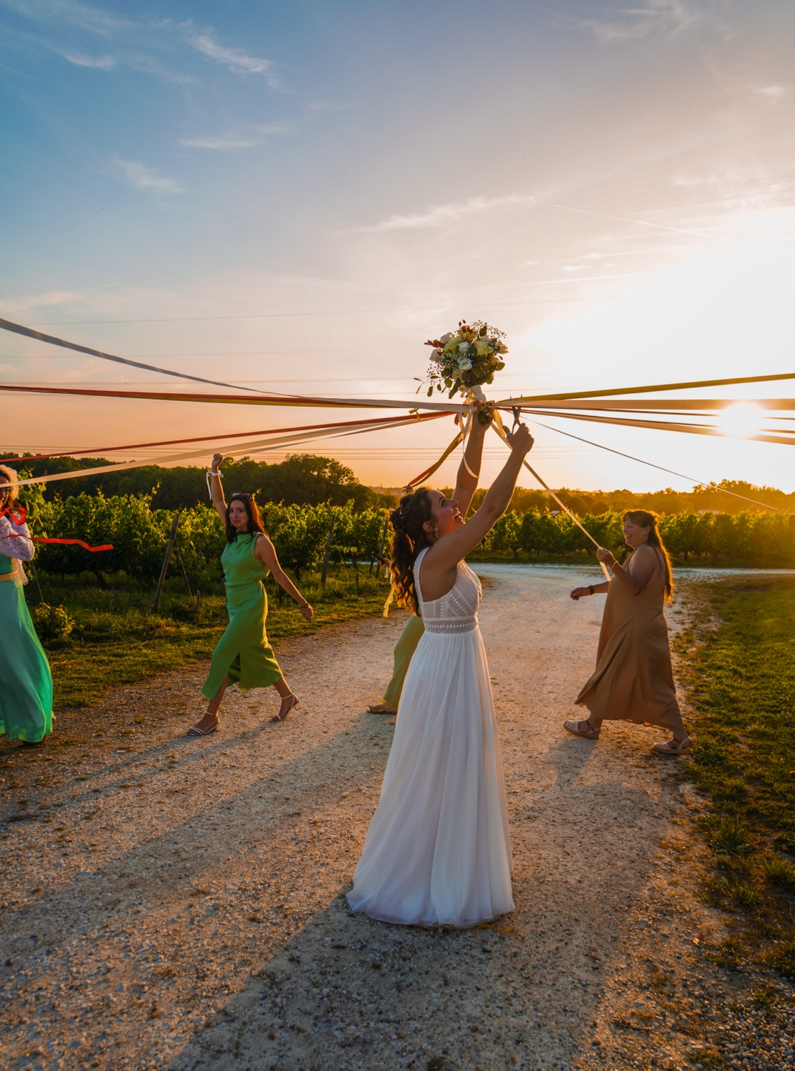 Mariée au coucher du soleil photographiée par A COMPANY
