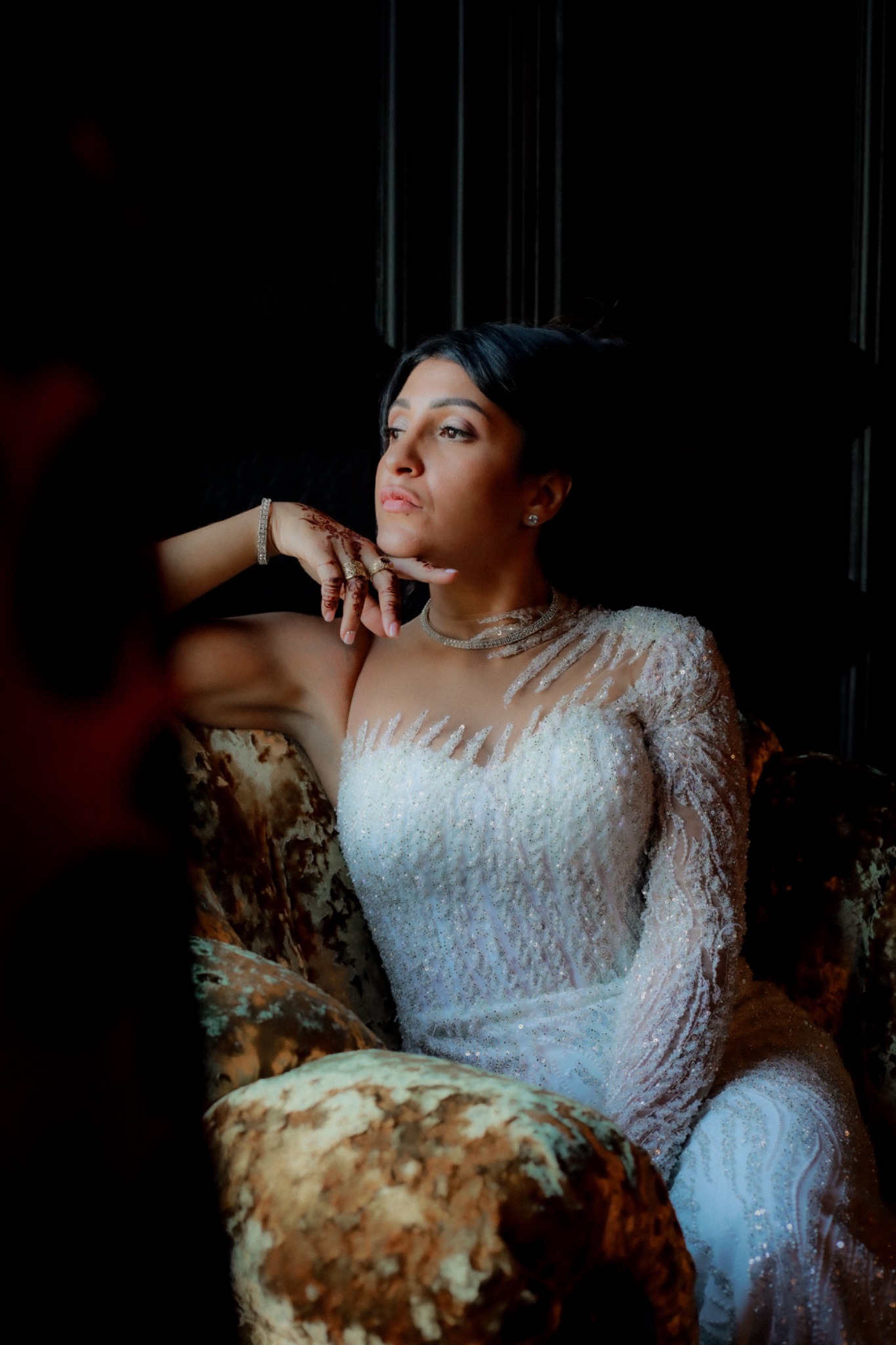 Portrait de mariée dans une lumière sculptée